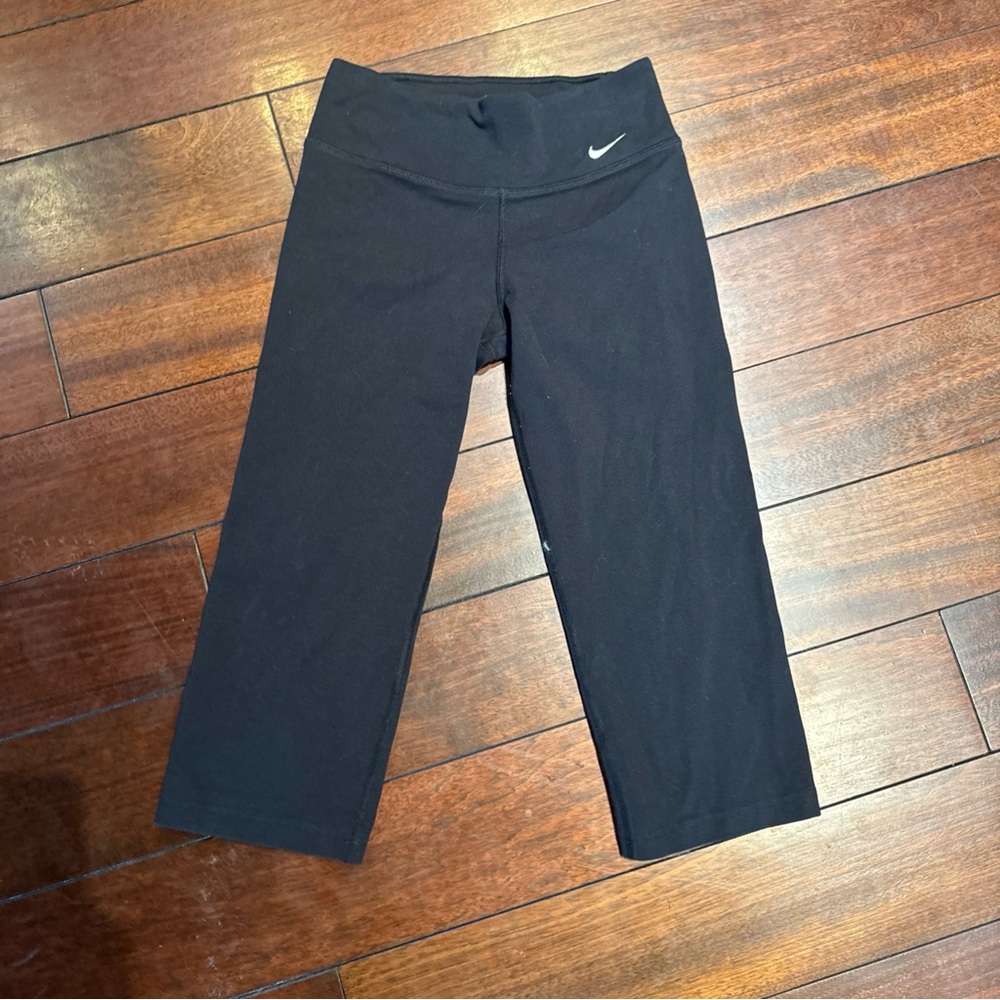 Nike Dri Fit Capri Yoga Pants Black Women's Size Small Embroidered Logo